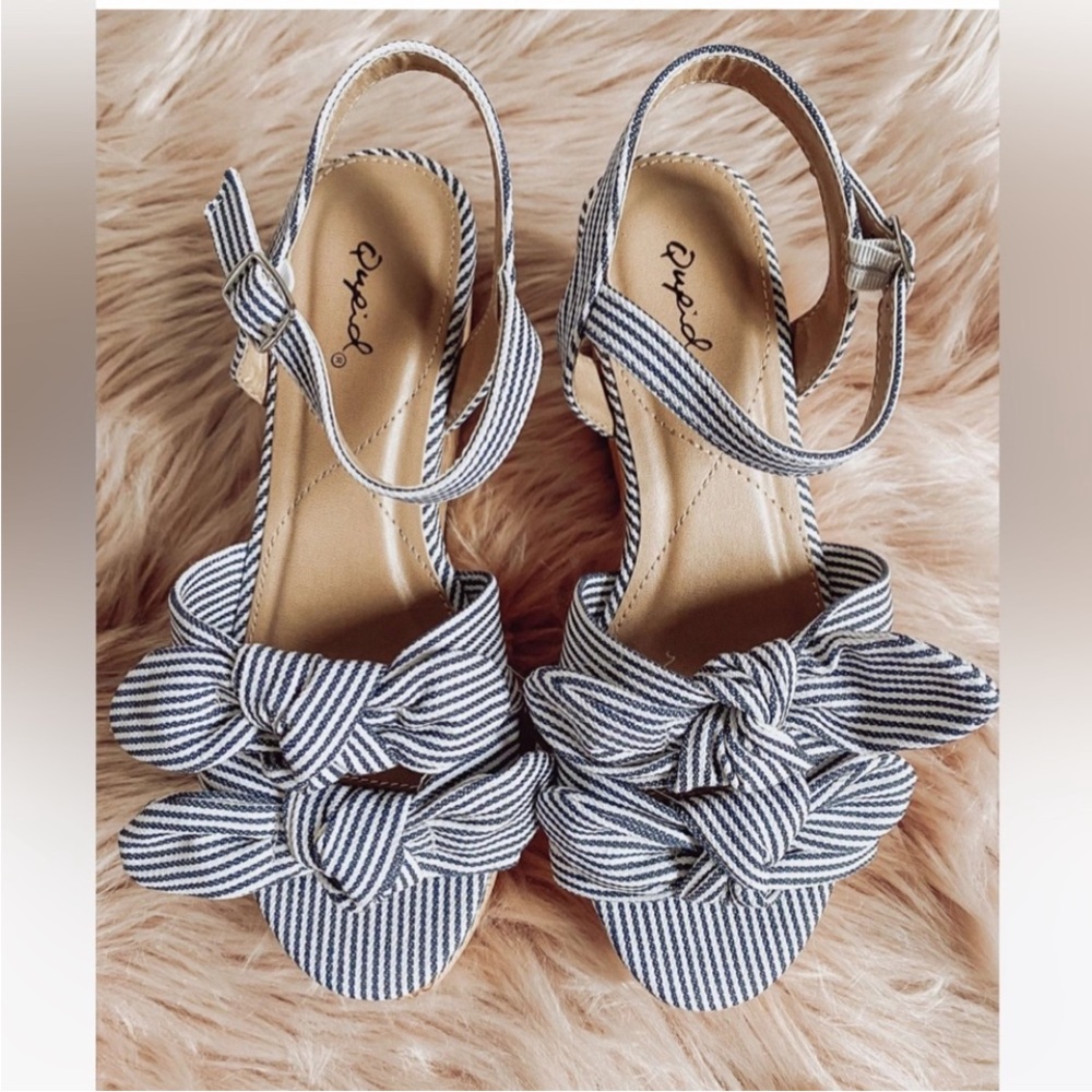 BNIB Caleb bow wedge shoes by Qupid Size 6